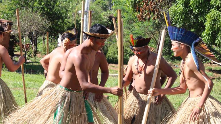 Povos indígenas celebram com festa o Dia do Índio