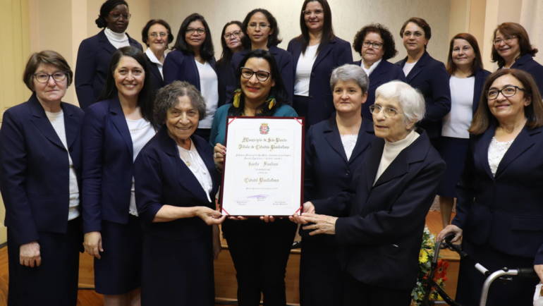 Santa Paulina recebe título de cidadã paulistana