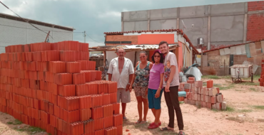 Congregação ajuda famílias de ocupação urbana em Iguatu (CE) a conquistarem moradia digna