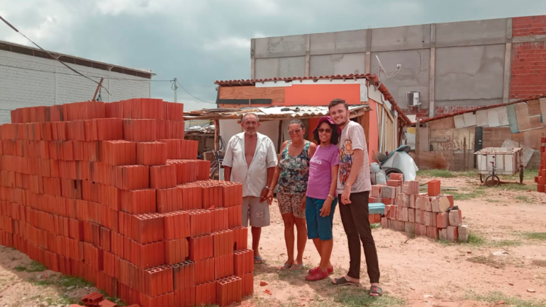 Congregação ajuda famílias de ocupação urbana em Iguatu (CE) a conquistarem moradia digna